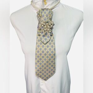 Luxurious Yellow and Blue Necktie featuring Gold Butterfly